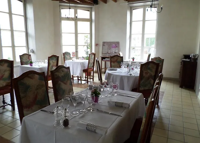 Le Relais De La Caleche فندق