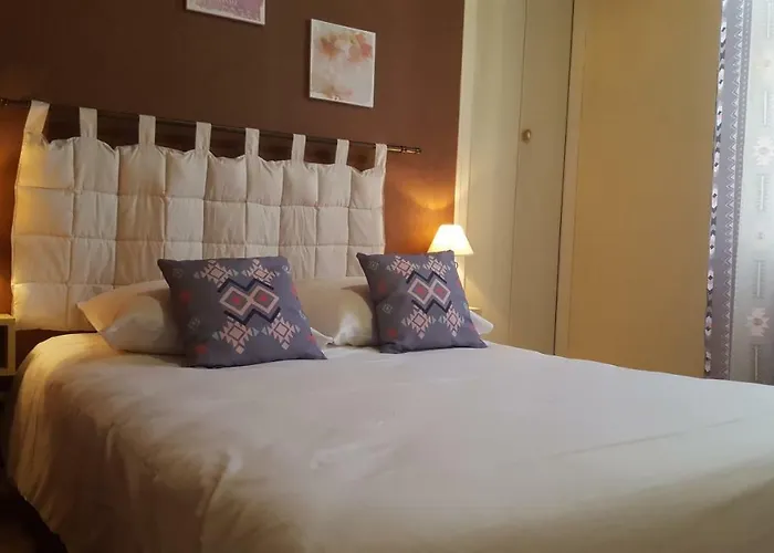 Le Relais De La Caleche Saint-Denis-dʼAnjou