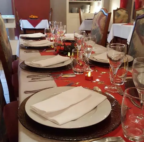 Le Relais De La Caleche فندق